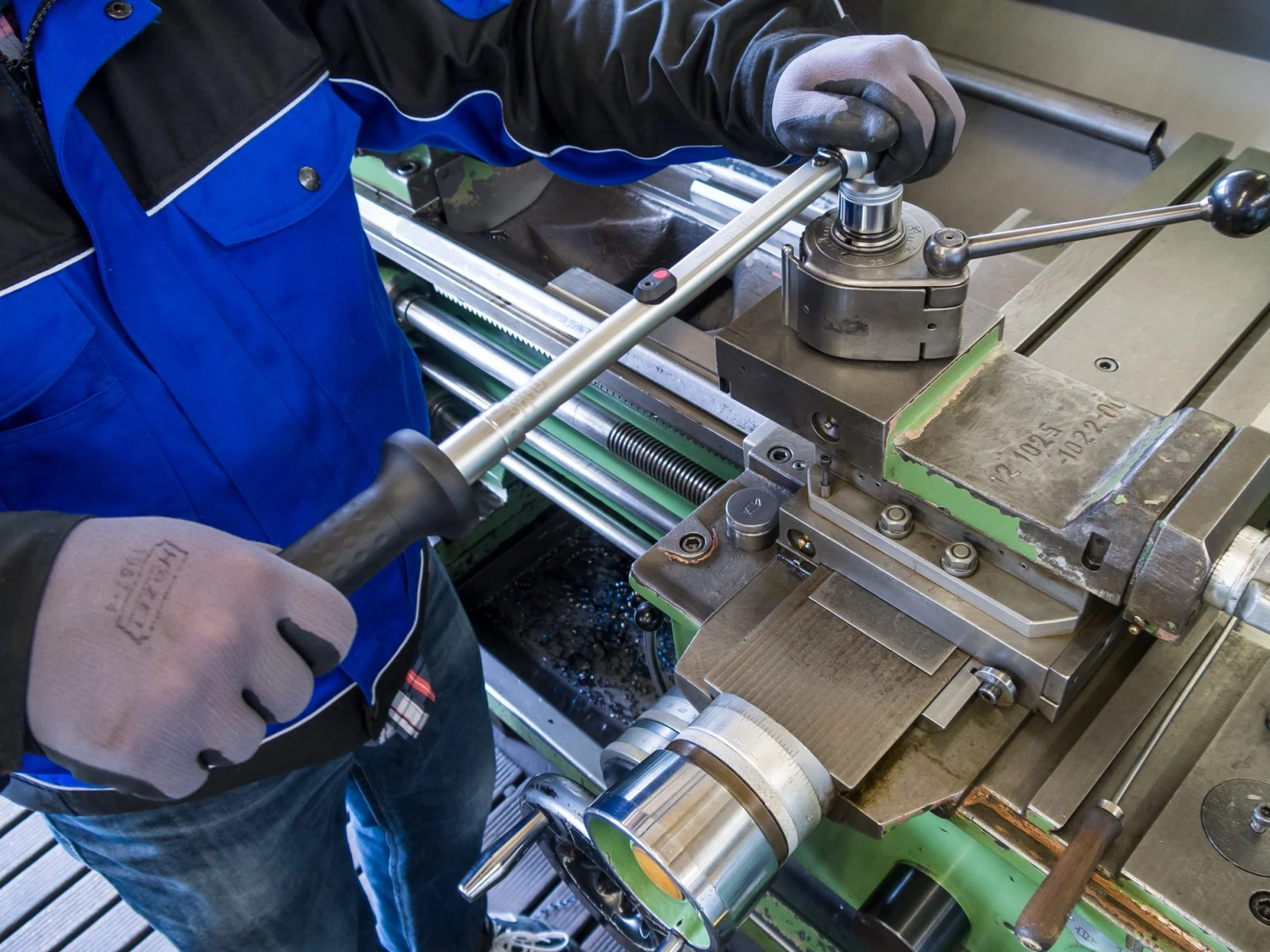 HAZET Drehmomentschlüssel 40-200 Nm 2% Vierkant Massiv 12,5mm 1/2 Zoll 6122-1CT 9 HAZET Drehmomentschlüssel 40-200 Nm 2% Vierkant Massiv 12,5mm 1/2 Zoll 6122-1CT – Bild 7