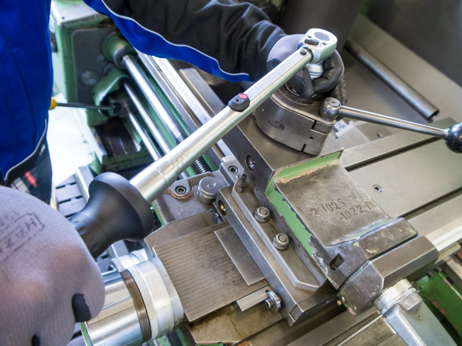 HAZET Drehmomentschlüssel 40-200 Nm 2% Vierkant Massiv 12,5mm 1/2 Zoll 6122-1CT 10 HAZET Drehmomentschlüssel 40-200 Nm 2% Vierkant Massiv 12,5mm 1/2 Zoll 6122-1CT – Bild 8